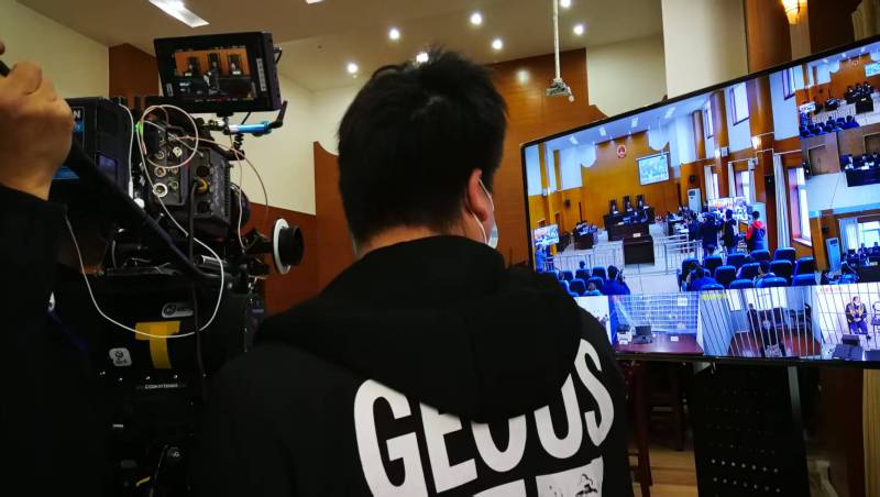 AI生成VS人工创意——恭城广告片拍摄公司的技术浪漫主义实践